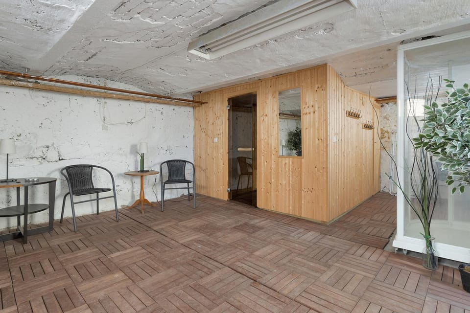 Sauna, Seating area