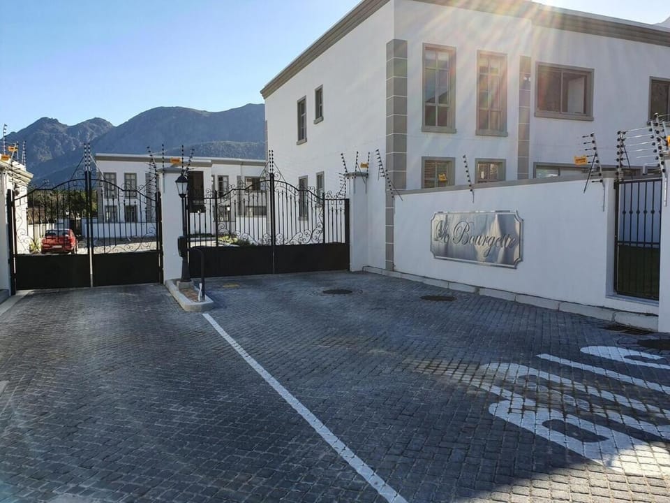 Property building, Mountain view, Parking