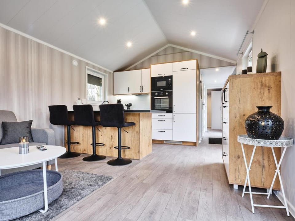 Kitchen or kitchenette, Seating area