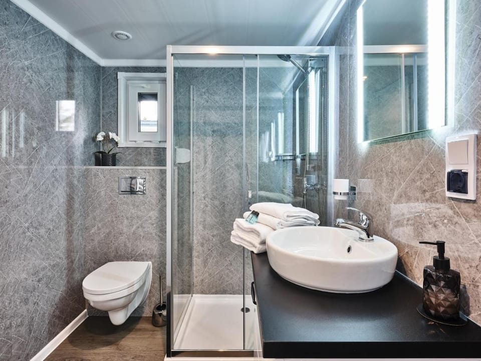 Shower, Toilet, Bathroom