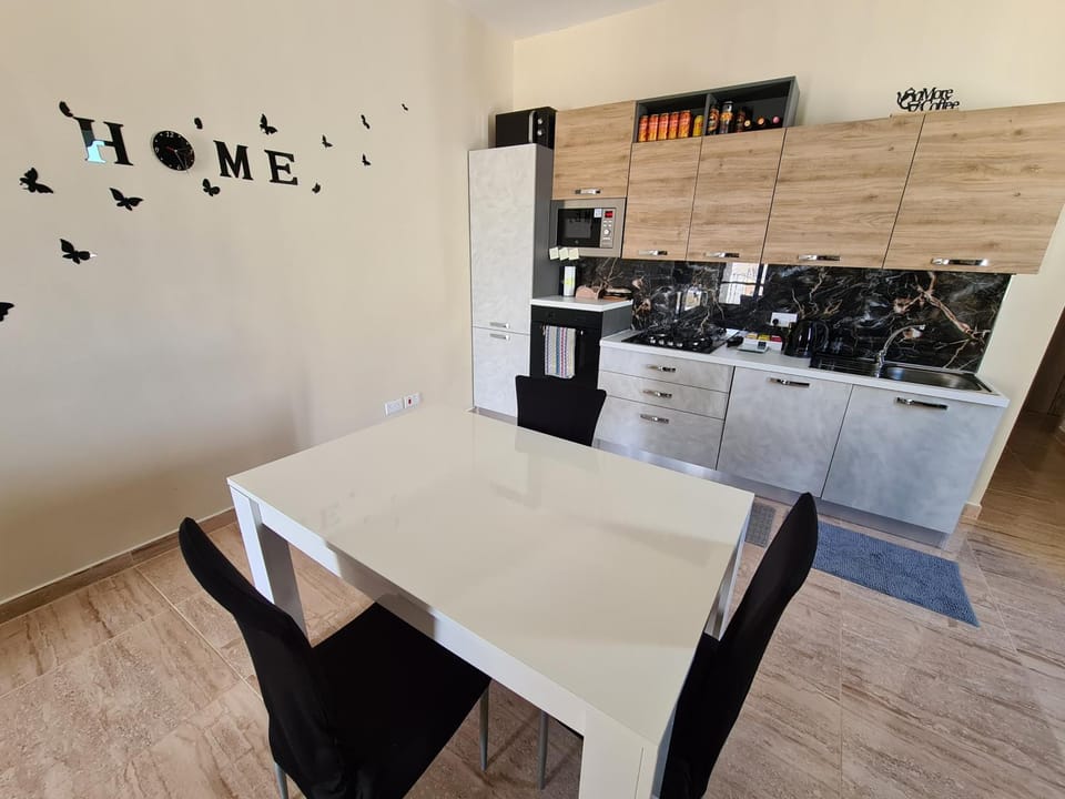 Kitchen or kitchenette, Dining area, Communal kitchen, kitchen
