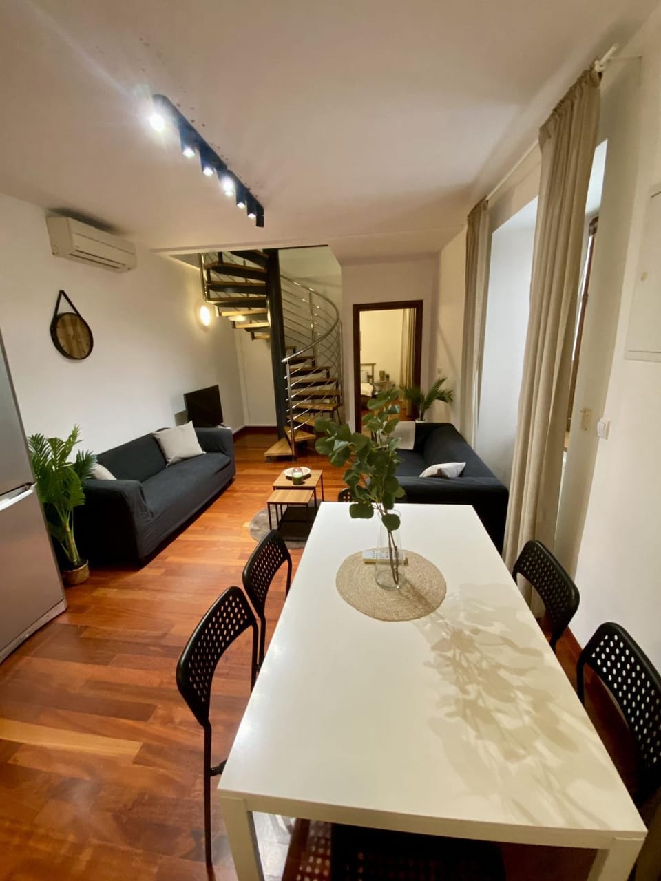 Living room, Dining area
