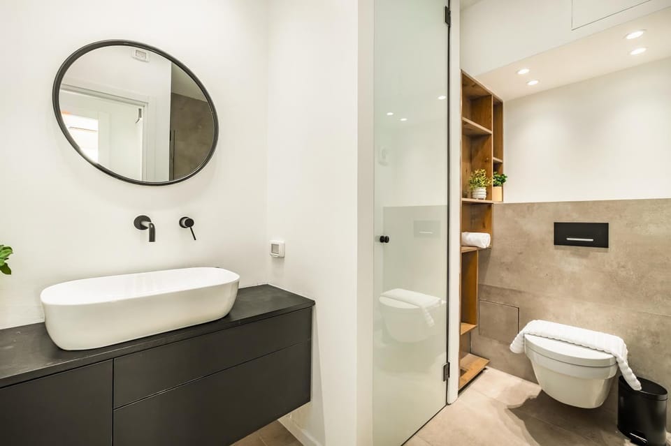 Shower, Toilet, Bathroom, towels