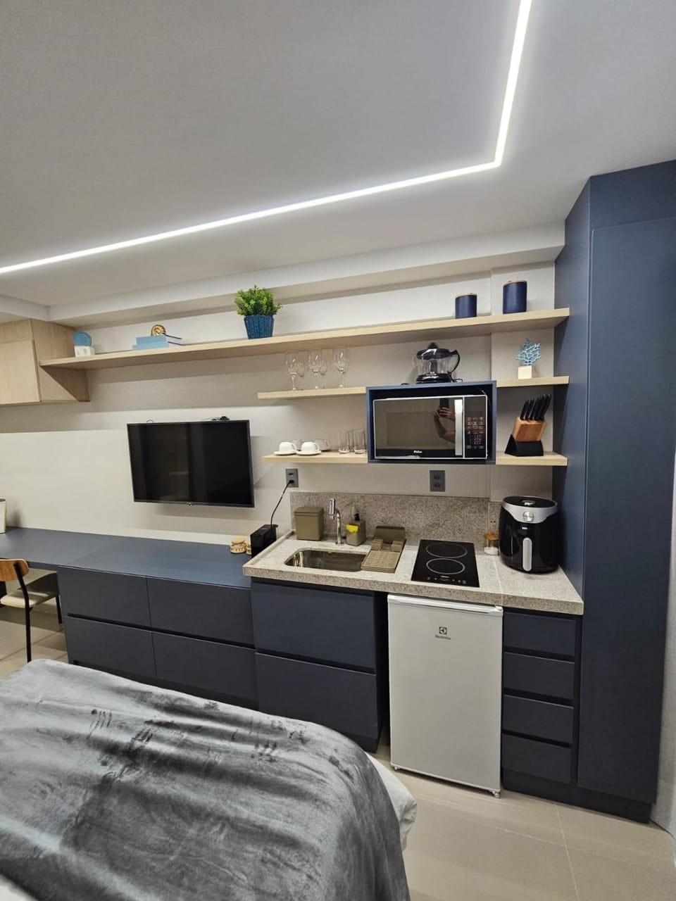 TV and multimedia, Kitchen or kitchenette, minibar, stove