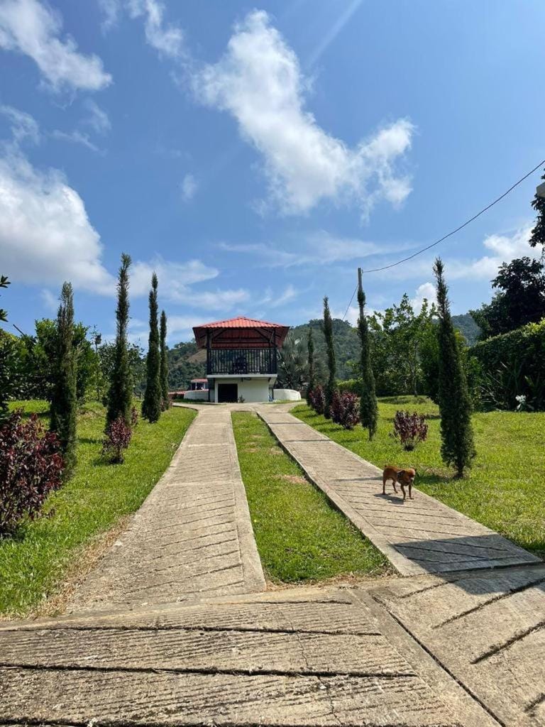 El Makelaso, Casa Campestre House in Cundinamarca, Colombia