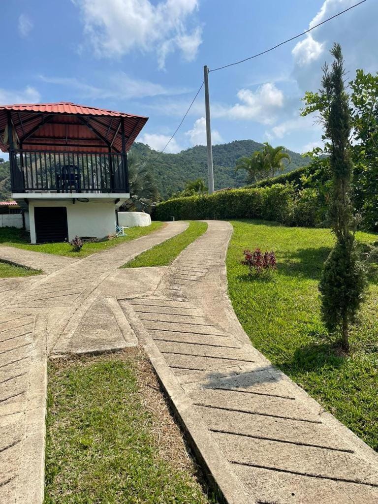 El Makelaso, Casa Campestre House in Cundinamarca, Colombia