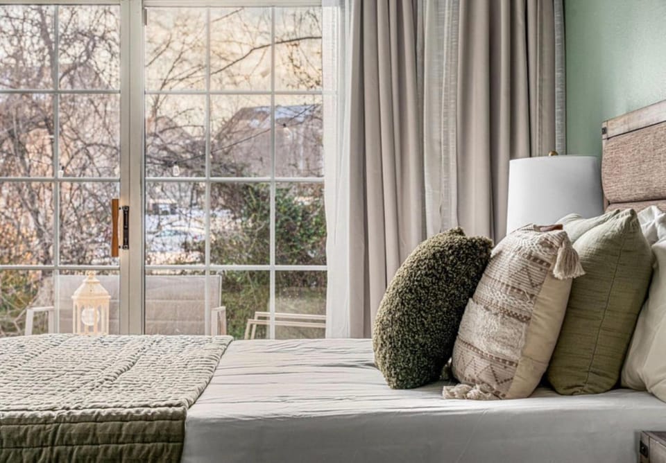 Patio, Bedroom, Garden view