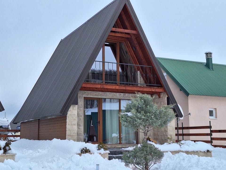 Property building, Day, Winter