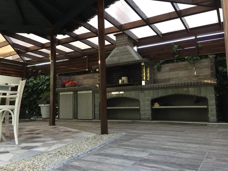 BBQ facilities, Food and drinks