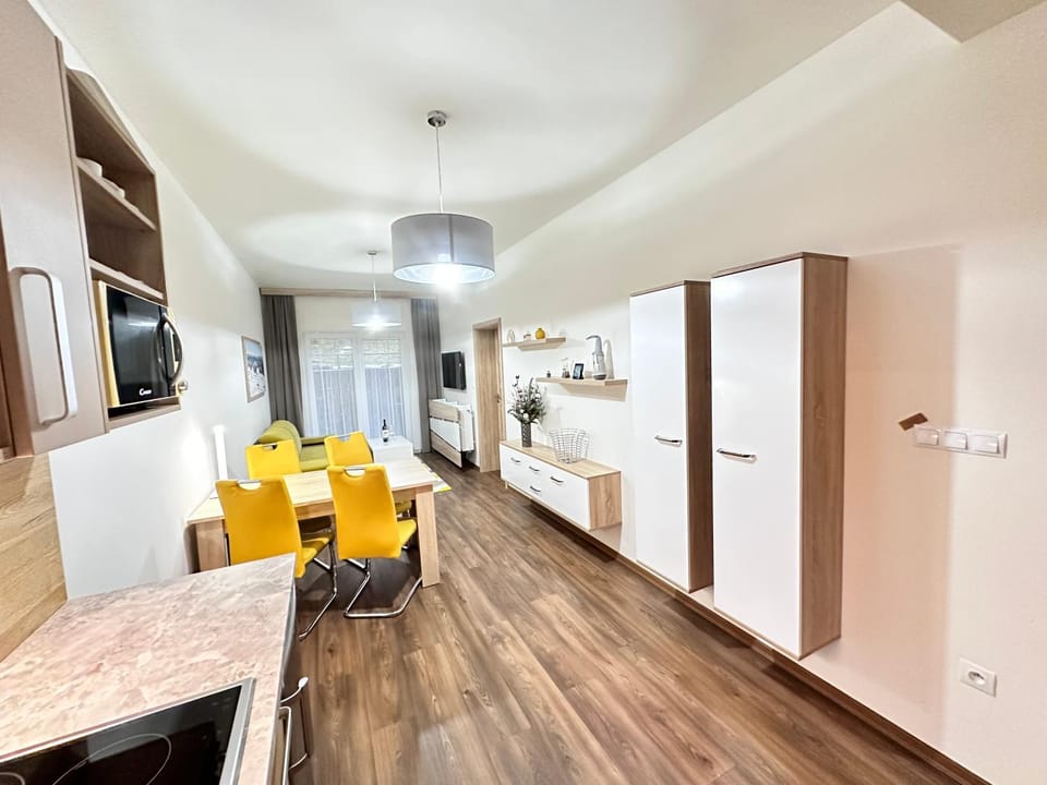 Kitchen or kitchenette, Living room
