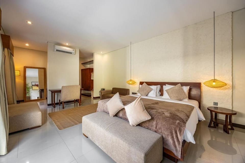 Bed, Kitchen or kitchenette, Photo of the whole room, Seating area