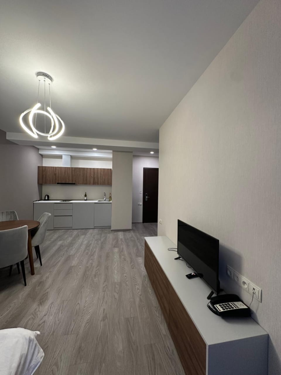 TV and multimedia, Kitchen or kitchenette, Photo of the whole room