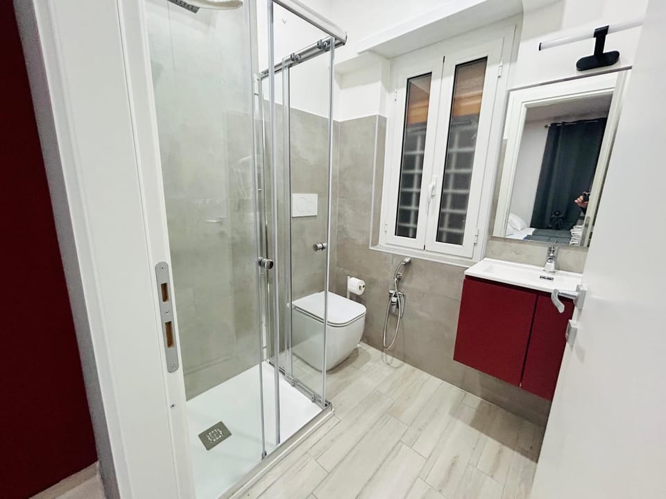 Shower, Toilet, Bathroom, towels