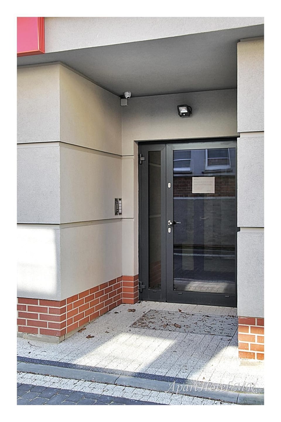 Facade/entrance, Area and facilities