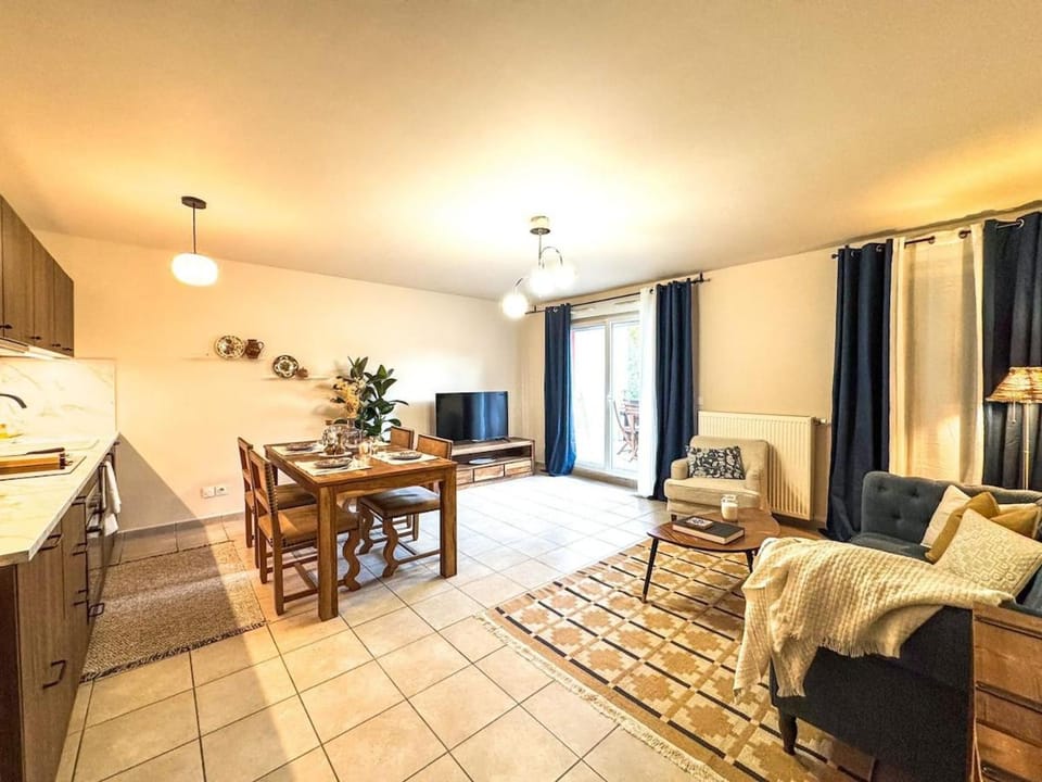 Horizon Caluire - T3 chaleureux avec balcon - proche Lyon Apartment in Caluire-et-Cuire