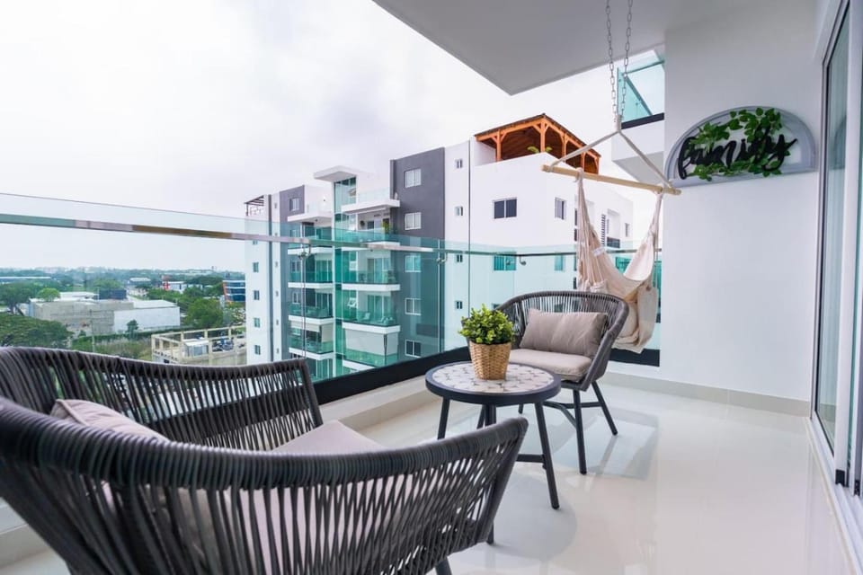 Modern 3BR! 9fl, King Bed! Sti!, Apartment in Santiago de los Caballeros