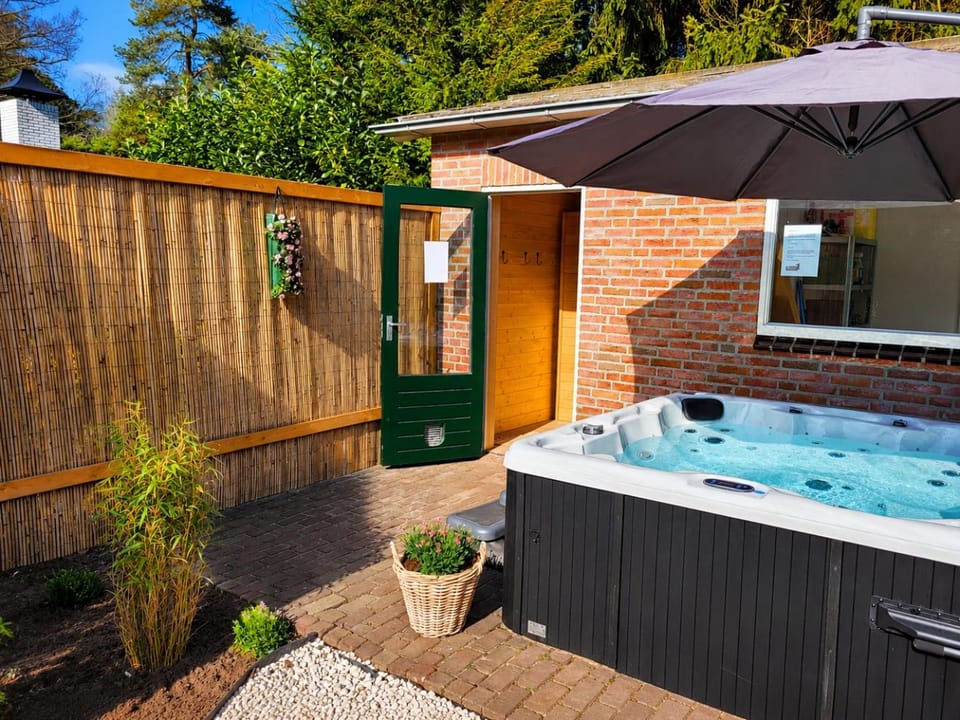 Garden, Hot Tub, Sauna