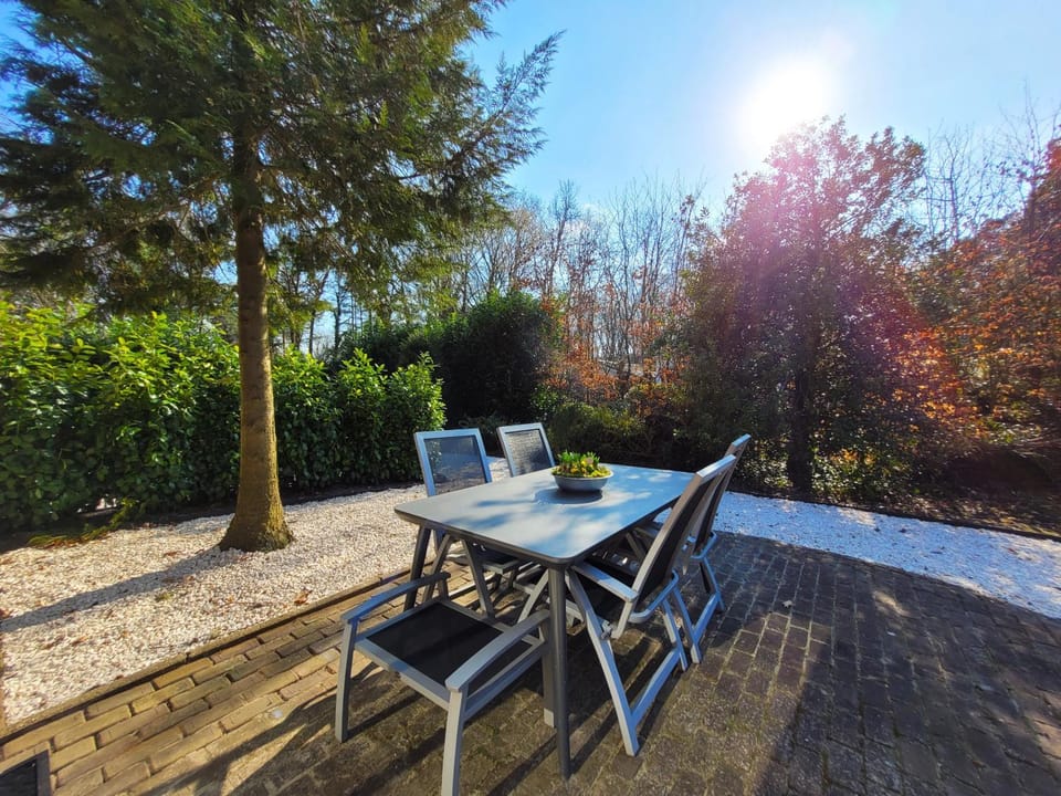 Patio, Spring, Day, Garden, Dining area, Garden view