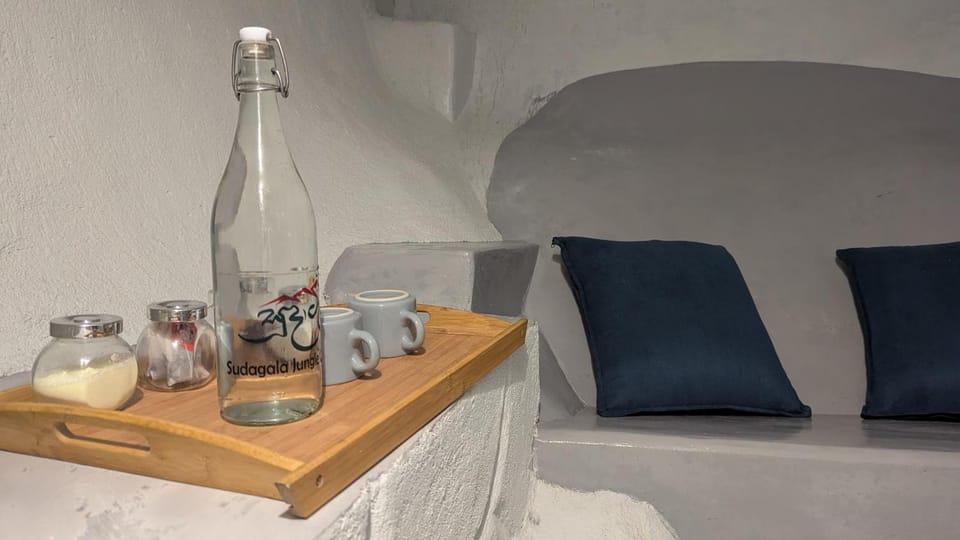 Food and drinks, Seating area, Drinks