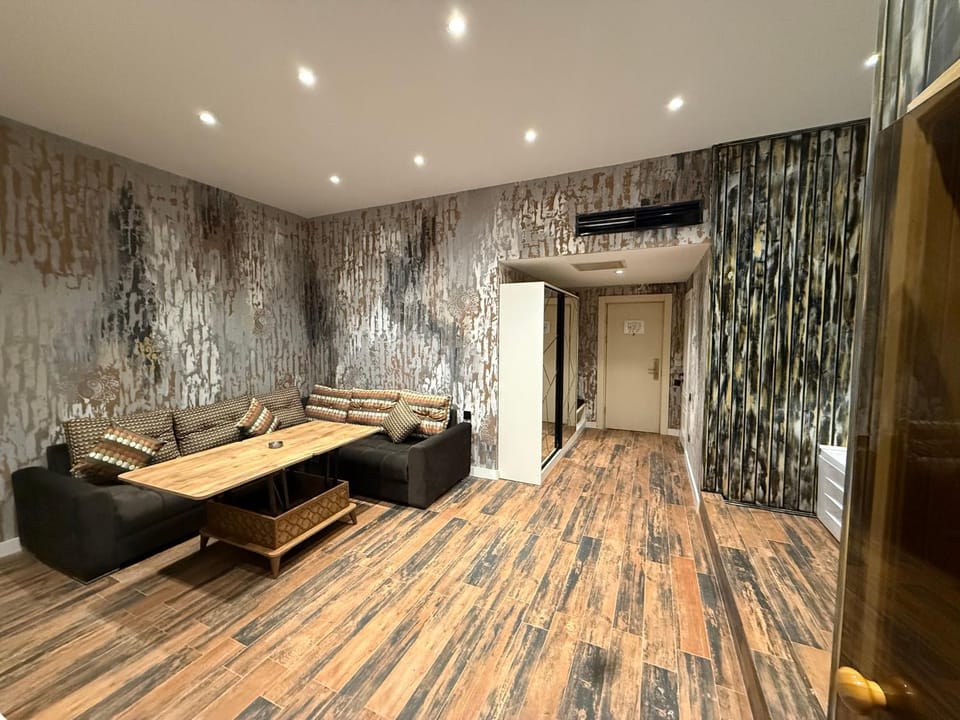 Bed, TV and multimedia, Living room, Photo of the whole room, Seating area, Bedroom