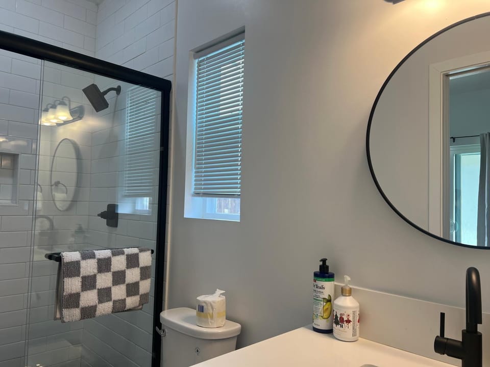 Shower, Bathroom, towels