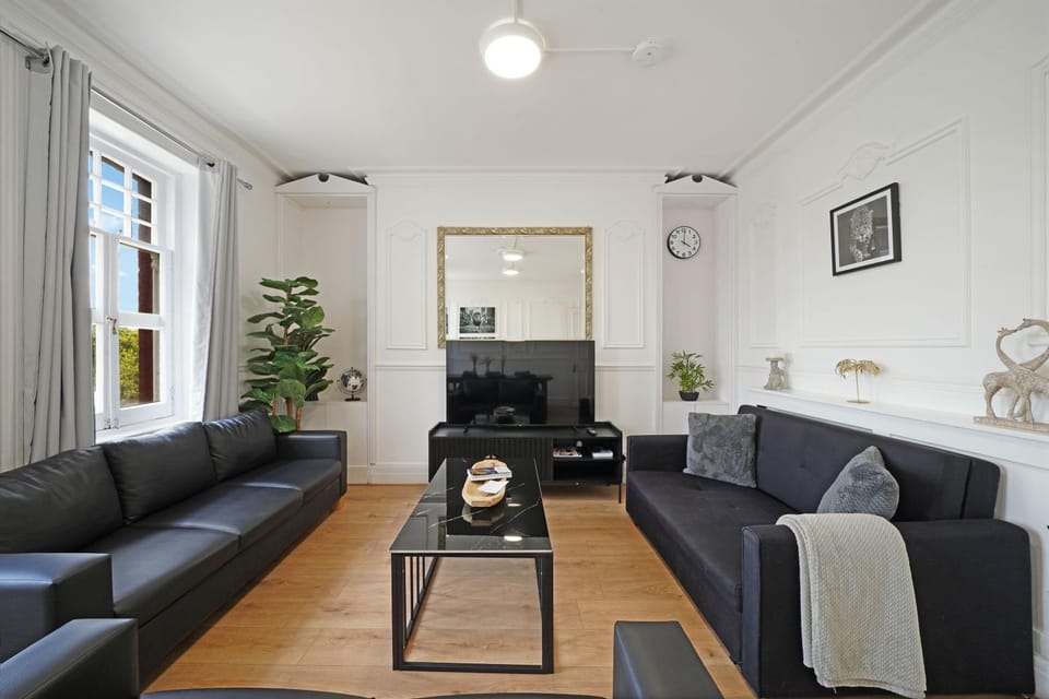 Comfortable flat for 10 near Paddington Apartment in City of Westminster