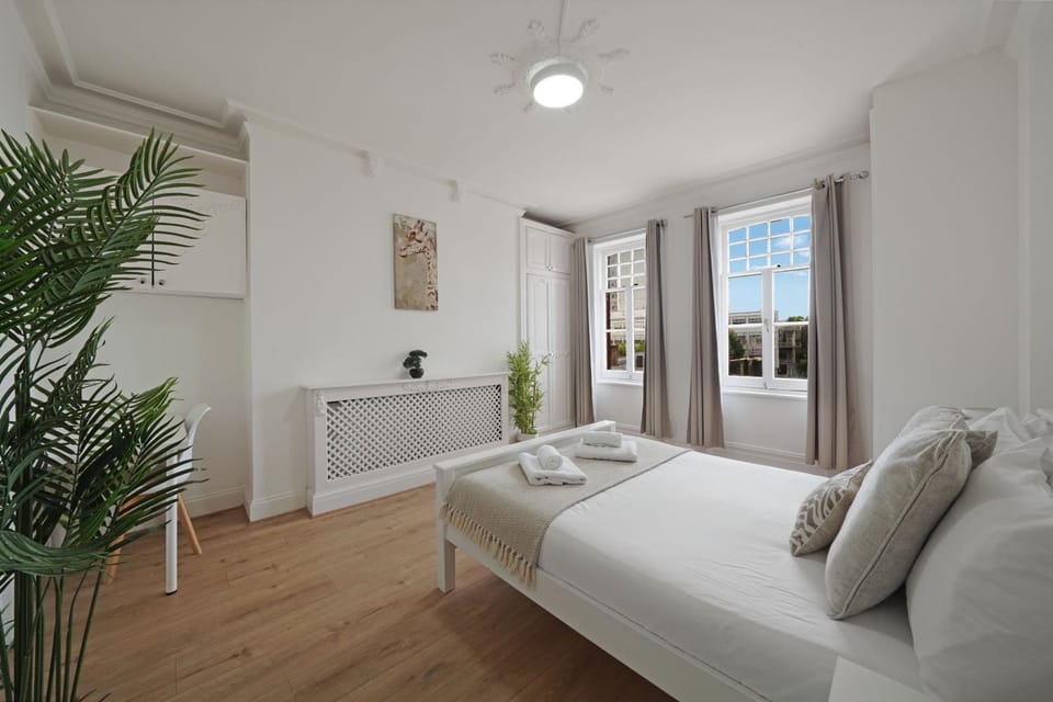 Comfortable flat for 10 near Paddington Apartment in City of Westminster