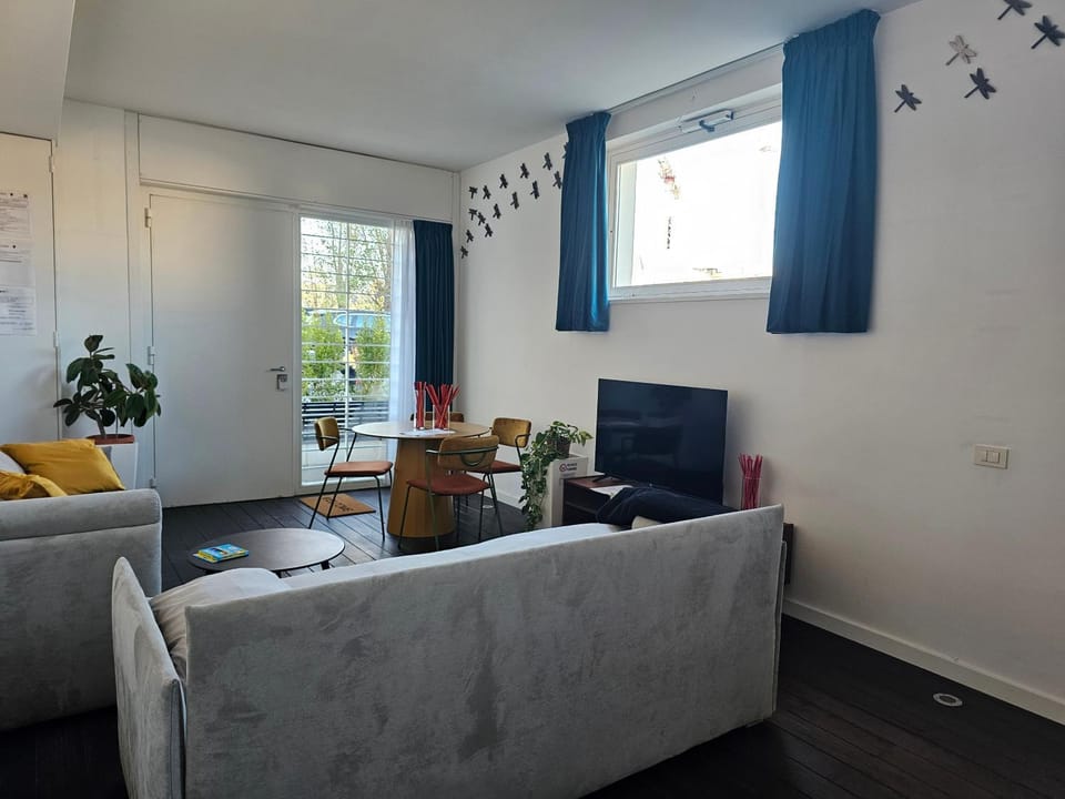 TV and multimedia, Living room, Seating area