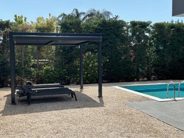 Pool view, Swimming pool, sunbed