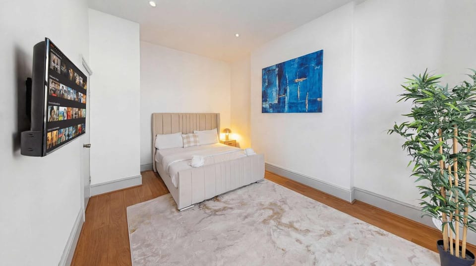 MAGICAL MARBLE 3 BEDROOM KNIGHTSBRIDGE GOLDEN APARTMENt Apartment in City of Westminster