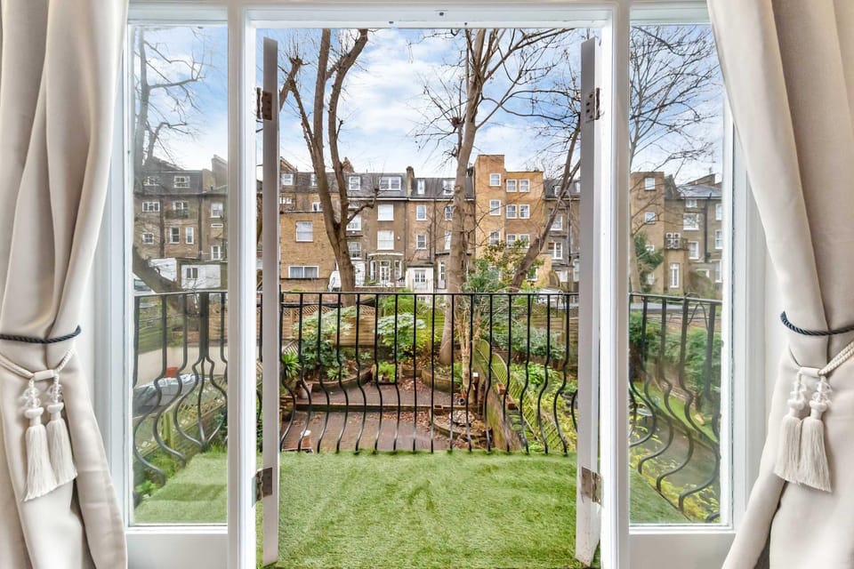 MAGICAL MARBLE 3 BEDROOM KNIGHTSBRIDGE GOLDEN APARTMENt Apartment in City of Westminster