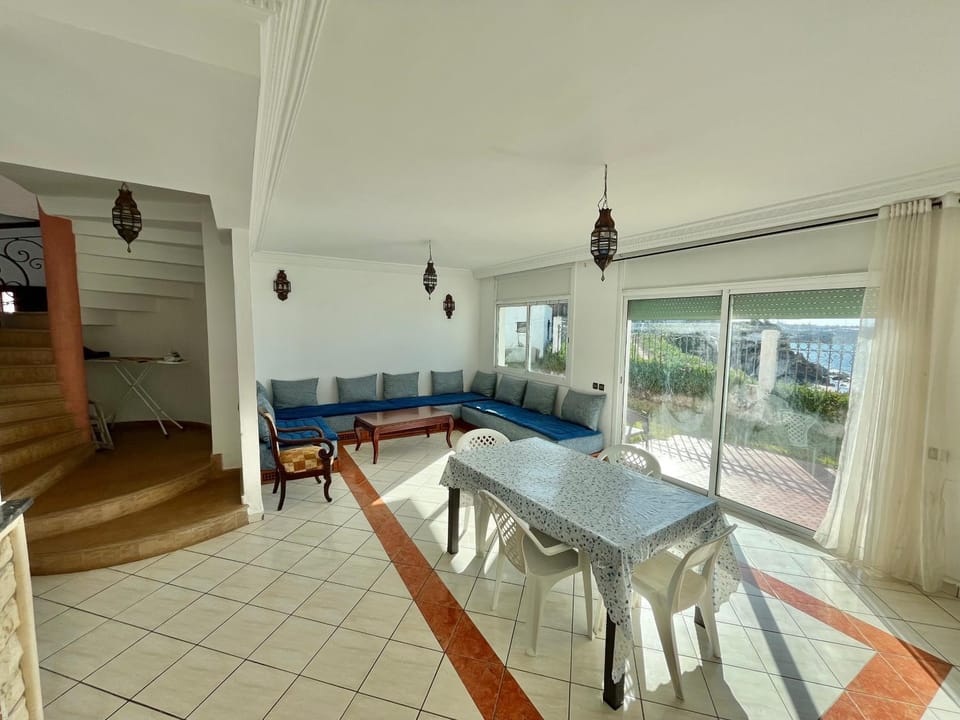 Living room, Seating area, Dining area