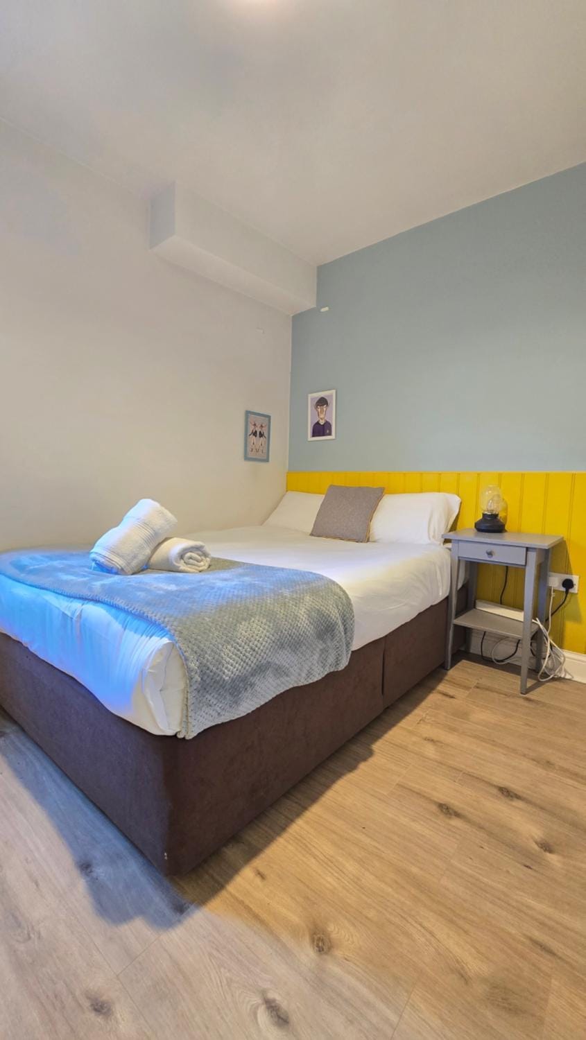 Colourful City Centre Hideaway, sleeps 6 Apartment in Galway