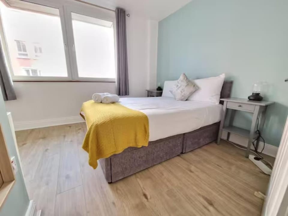Colourful City Centre Hideaway, sleeps 6 Apartment in Galway