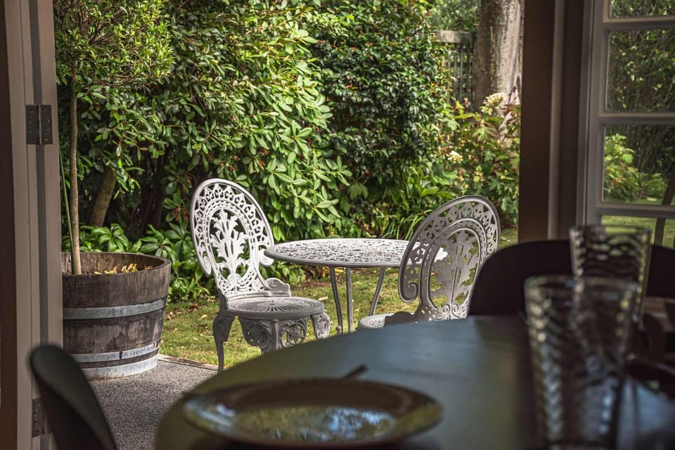 Black Cottage - Beautiful Central Cottage for Two Apartment in Rotorua
