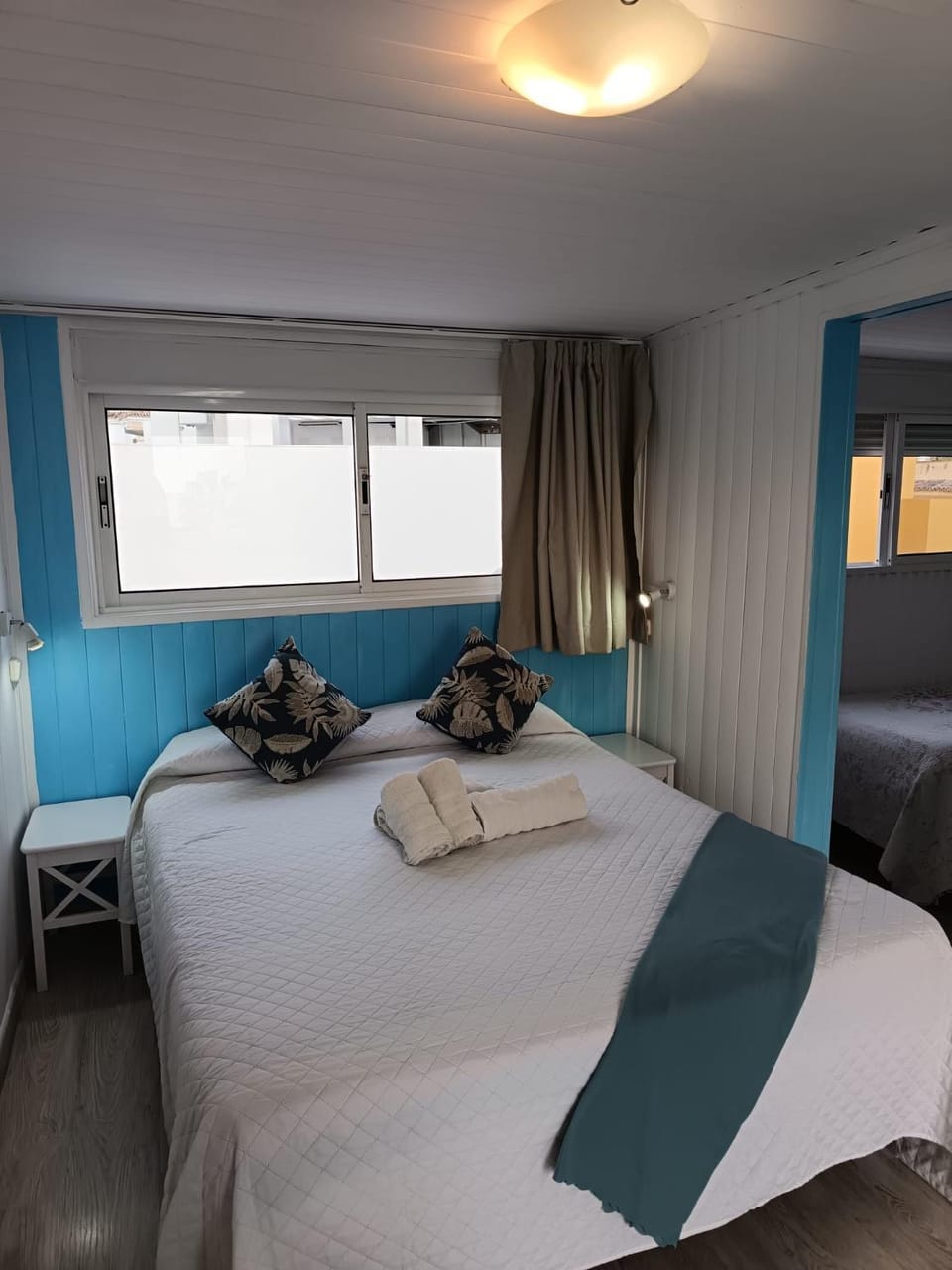 Photo of the whole room, Bedroom, towels