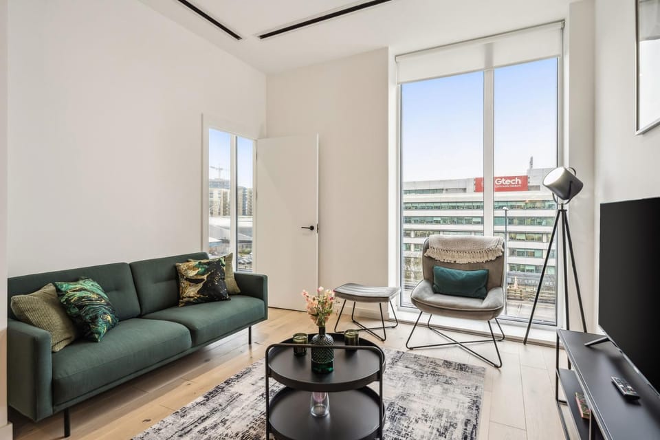 TV and multimedia, View (from property/room), Living room, Seating area, Evening entertainment