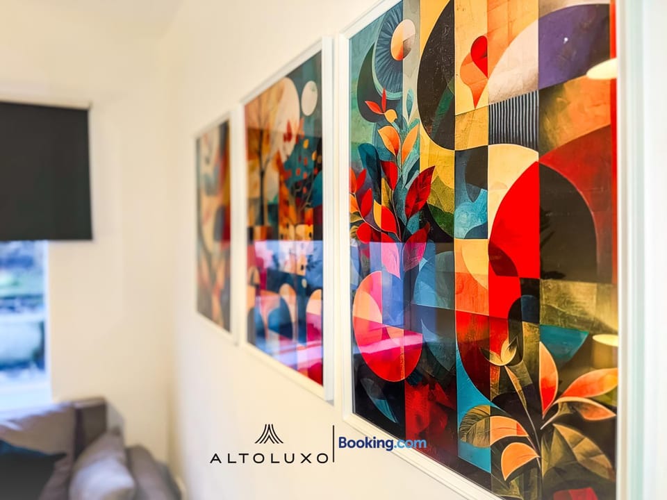 BauHaus 4 Bedroom House By AltoLuxoExperience Short Lets & Serviced Accommodation With Free Parking House in Bristol