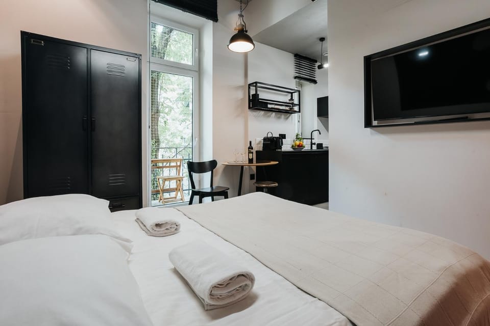 Bed, TV and multimedia, Kitchen or kitchenette, Bedroom, towels