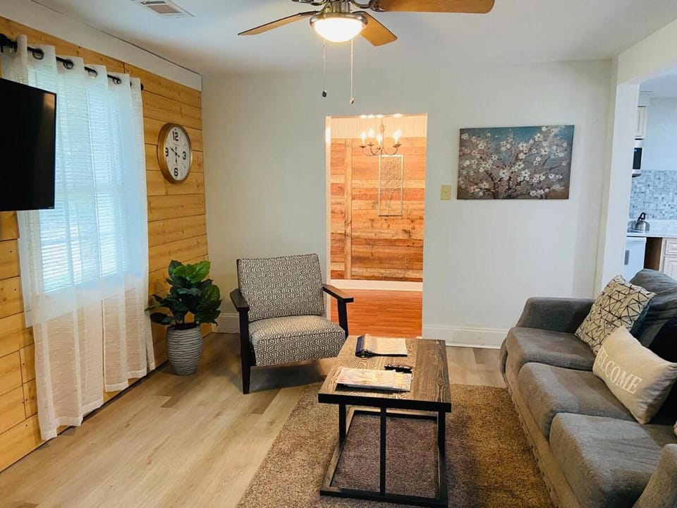 Communal lounge/ TV room, TV and multimedia, Living room, Seating area