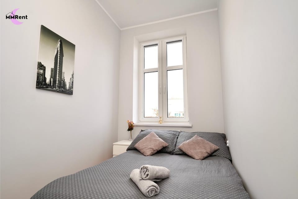 Bed, Photo of the whole room, towels