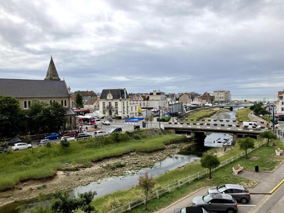 City view, Street view