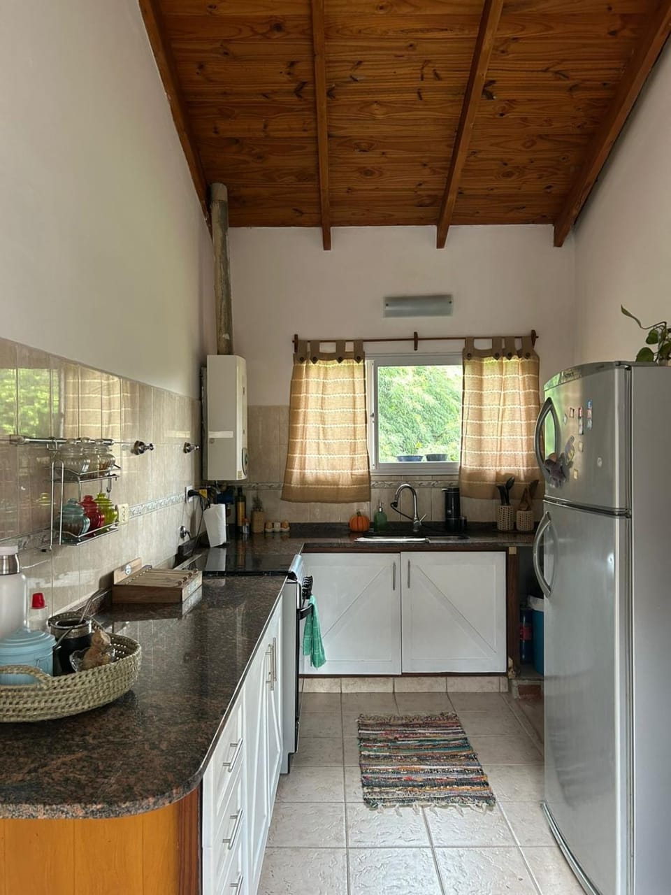 Kitchen or kitchenette, dishwasher, oven