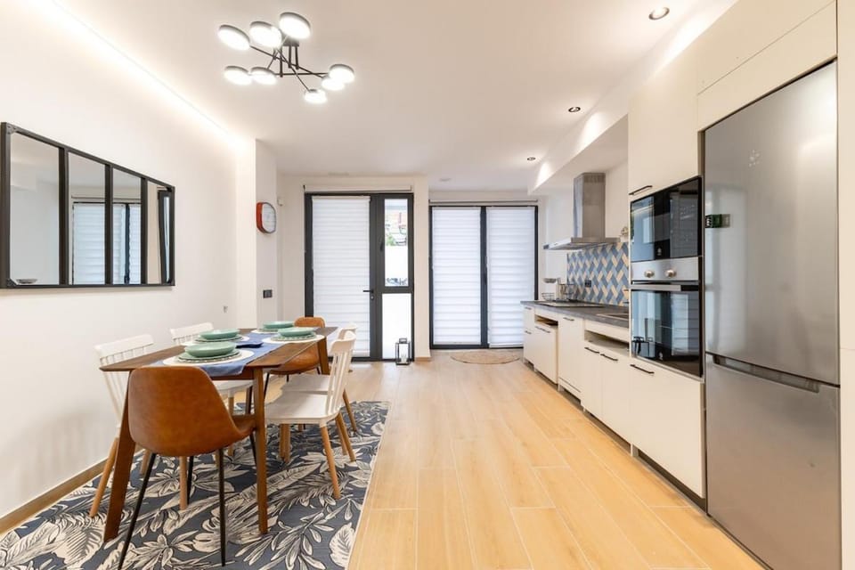 Kitchen or kitchenette, Dining area, dishwasher, oven, stove