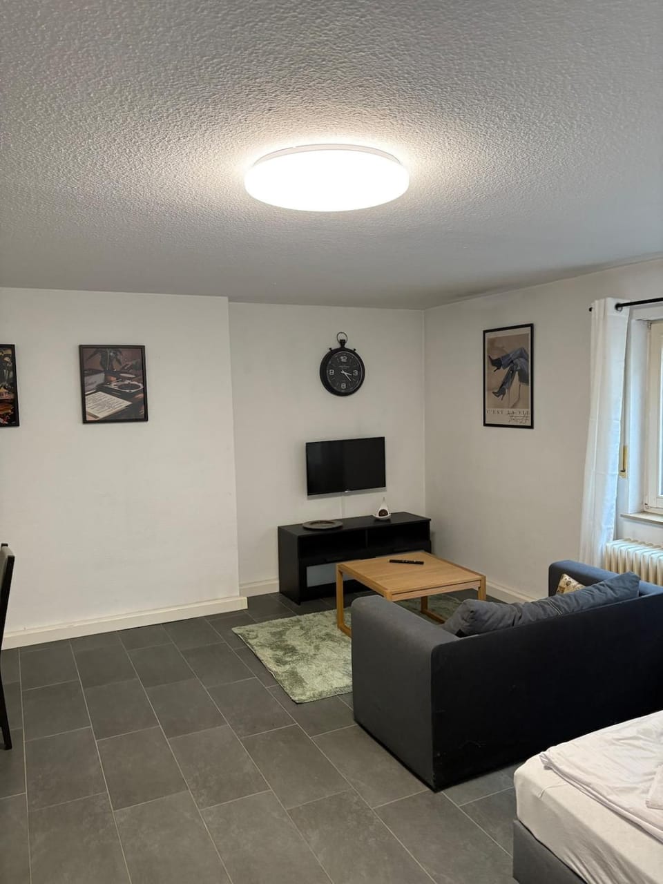 TV and multimedia, Photo of the whole room, Seating area