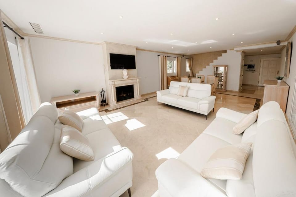 Communal lounge/ TV room, Living room