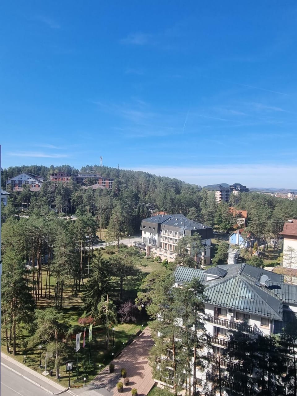 Property building, Day, Natural landscape, Bird's eye view, Mountain view