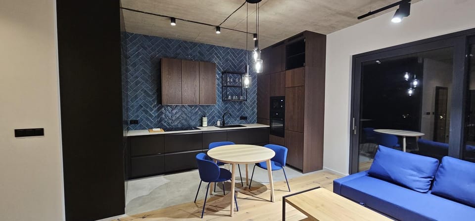 TV and multimedia, Kitchen or kitchenette, Living room, Seating area, Dining area