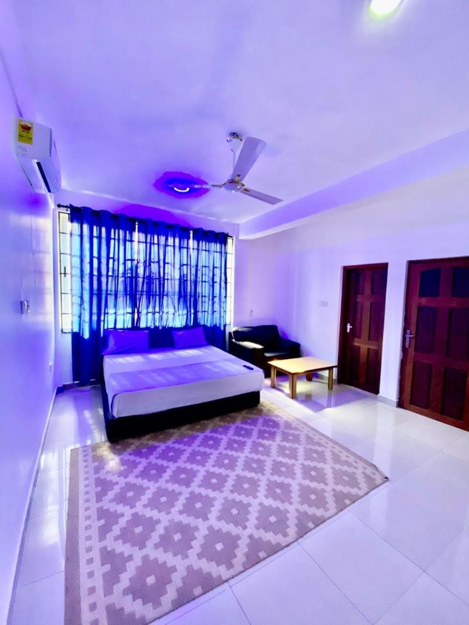 Bed, Photo of the whole room