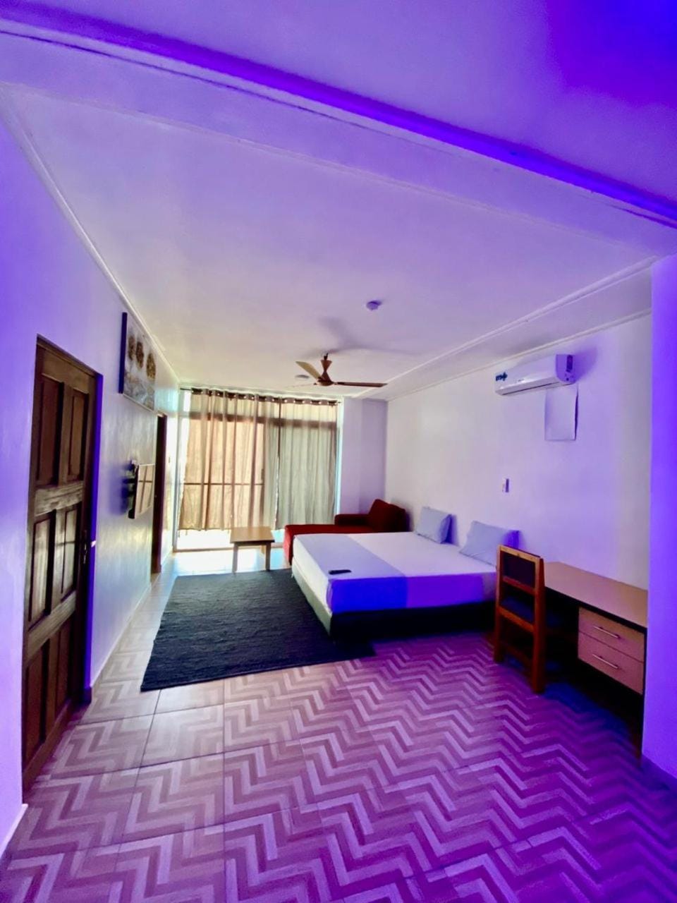 Bed, Photo of the whole room, air conditioner